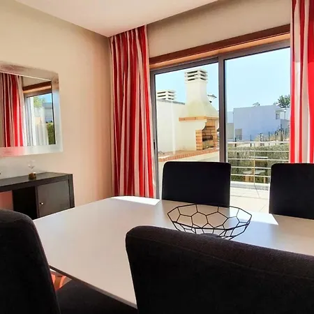 Lovelystay - Modern 3bedroom Duplex W/pool Feriehus