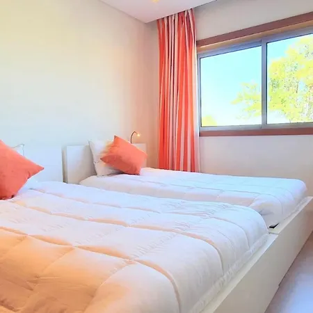 Lovelystay - Modern 3bedroom Duplex W/pool 펜션