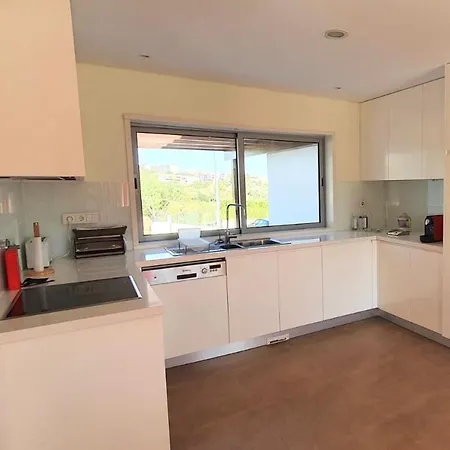 Lovelystay - Modern 3bedroom Duplex W/pool 펜션 앨칸타릴하
